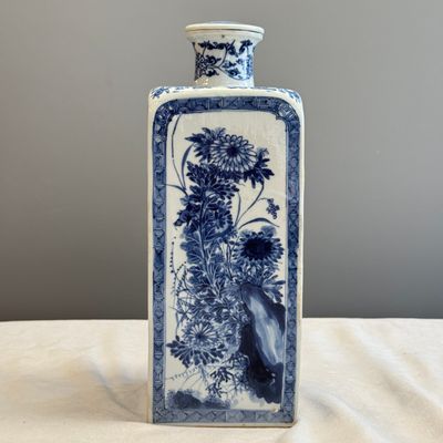 A pair of Chinese blue and white 'Blossoming Flower Branches' square flasks and covers — 照片 41