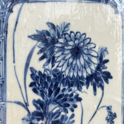 A pair of Chinese blue and white 'Blossoming Flower Branches' square flasks and covers — 照片 42