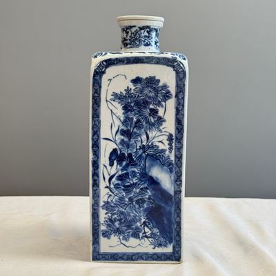A pair of Chinese blue and white 'Blossoming Flower Branches' square flasks and covers — 照片 7