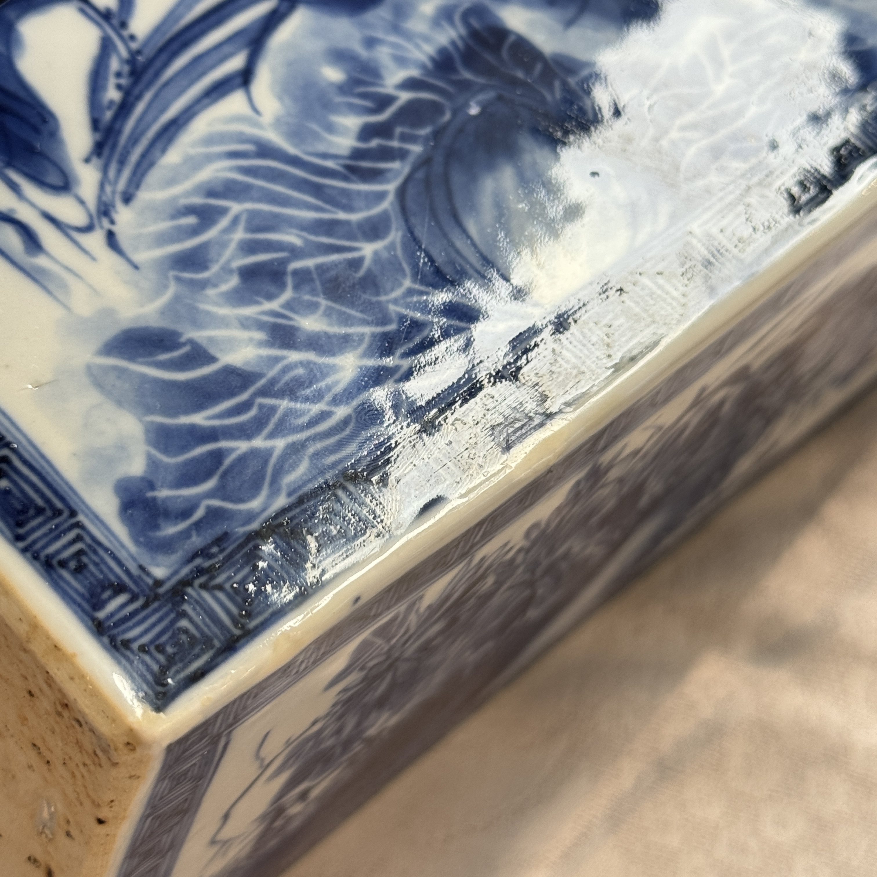 A pair of Chinese blue and white 'Blossoming Flower Branches' square flasks and covers — 照片 64