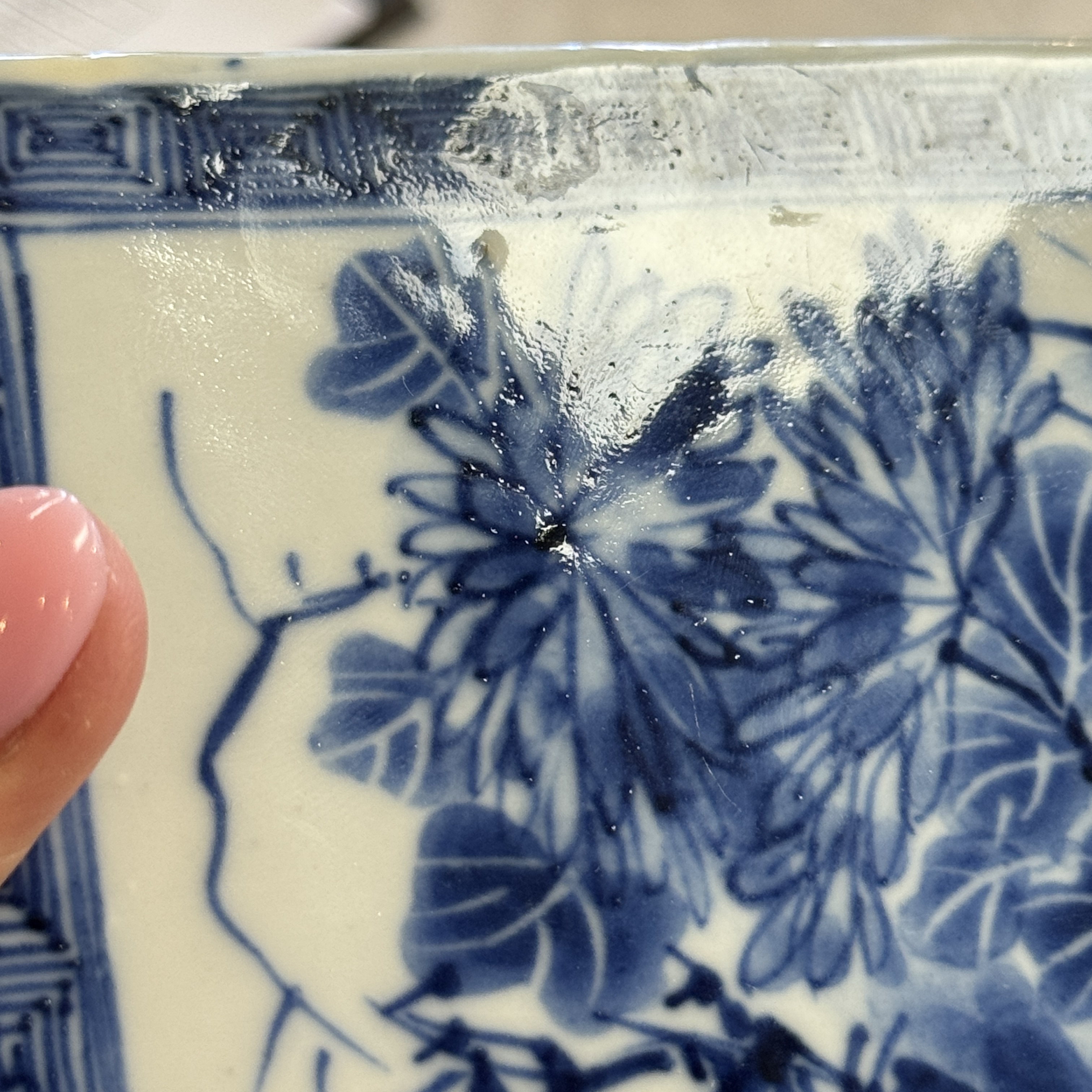A pair of Chinese blue and white 'Blossoming Flower Branches' square flasks and covers — 照片 65