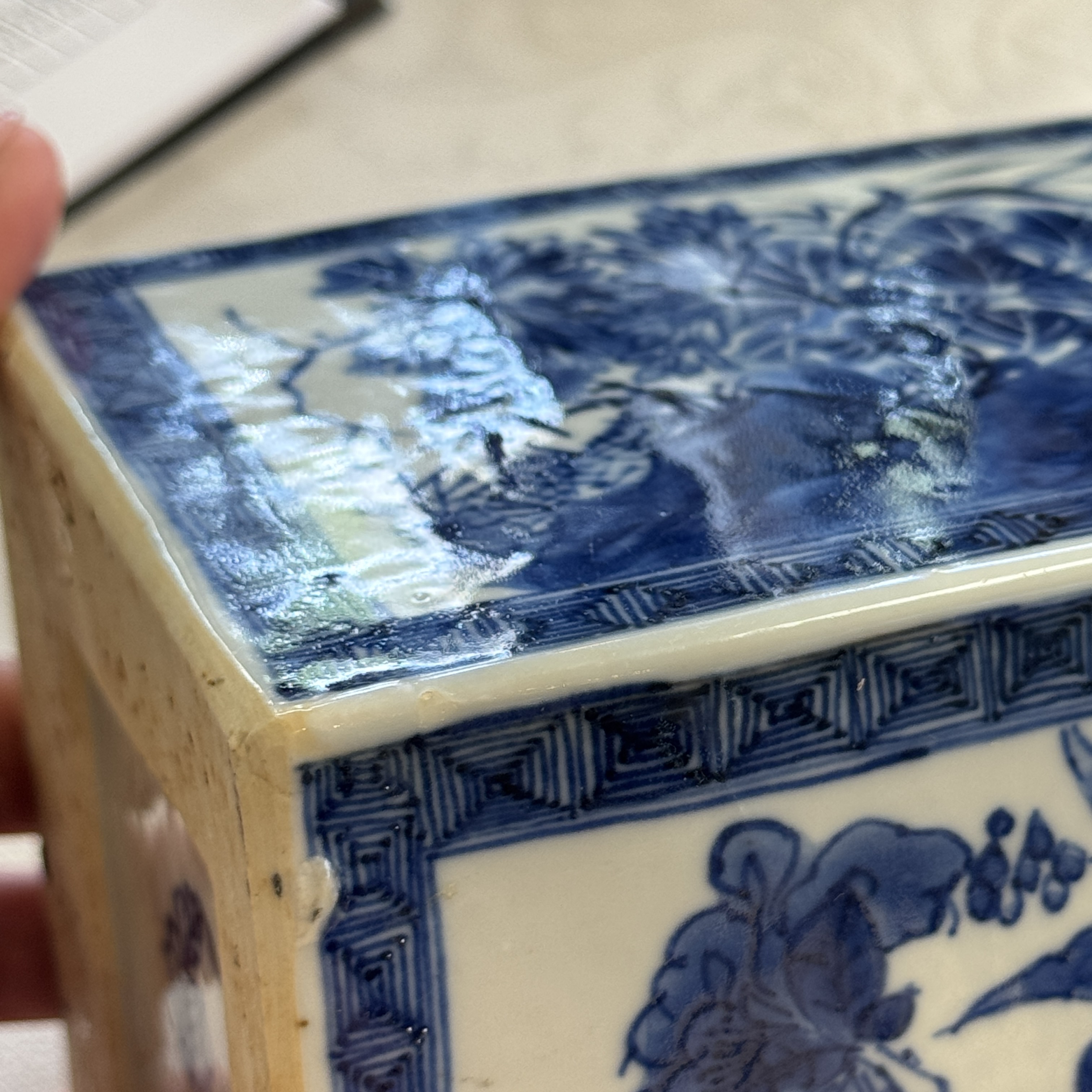 A pair of Chinese blue and white 'Blossoming Flower Branches' square flasks and covers — 照片 66