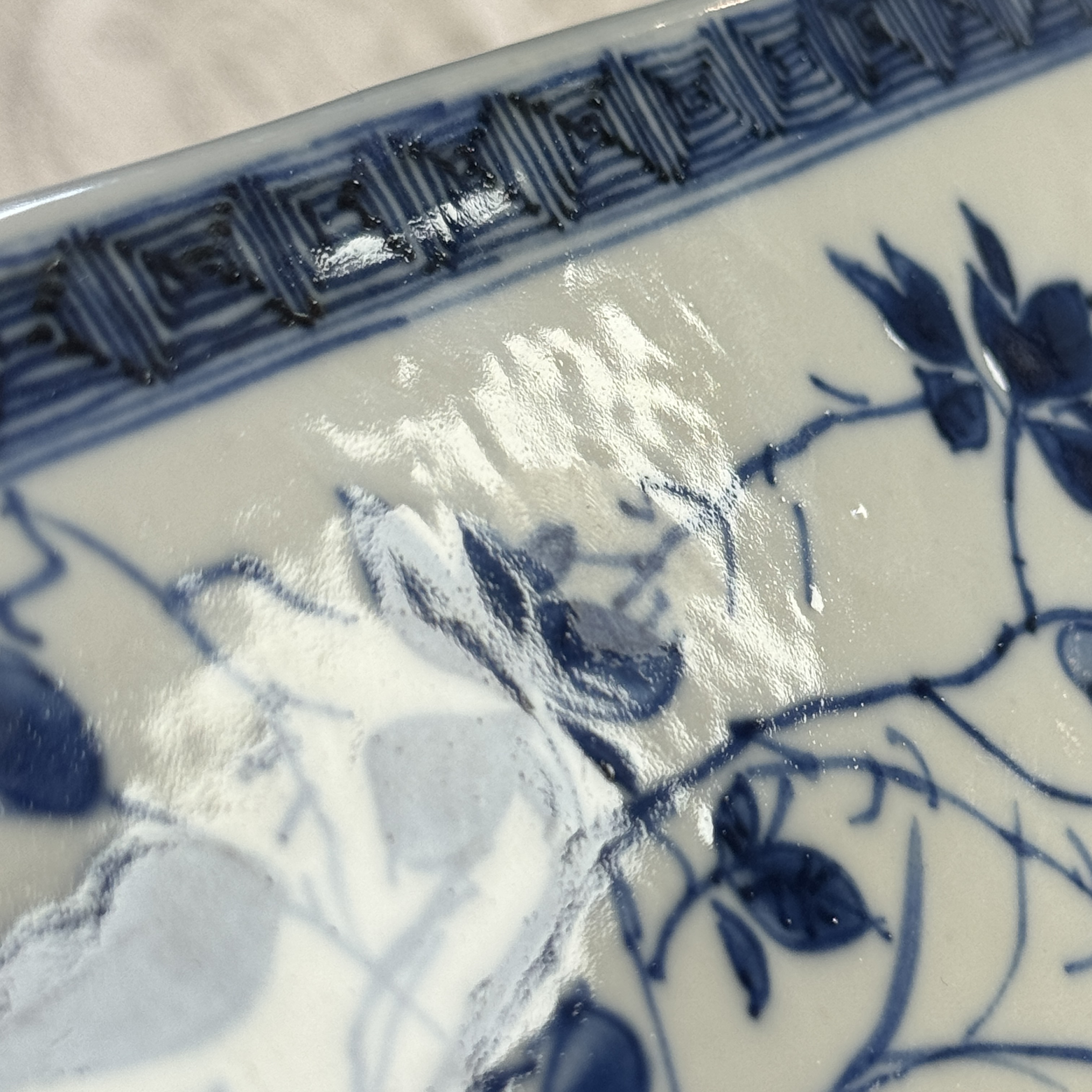 A pair of Chinese blue and white 'Blossoming Flower Branches' square flasks and covers — 照片 67