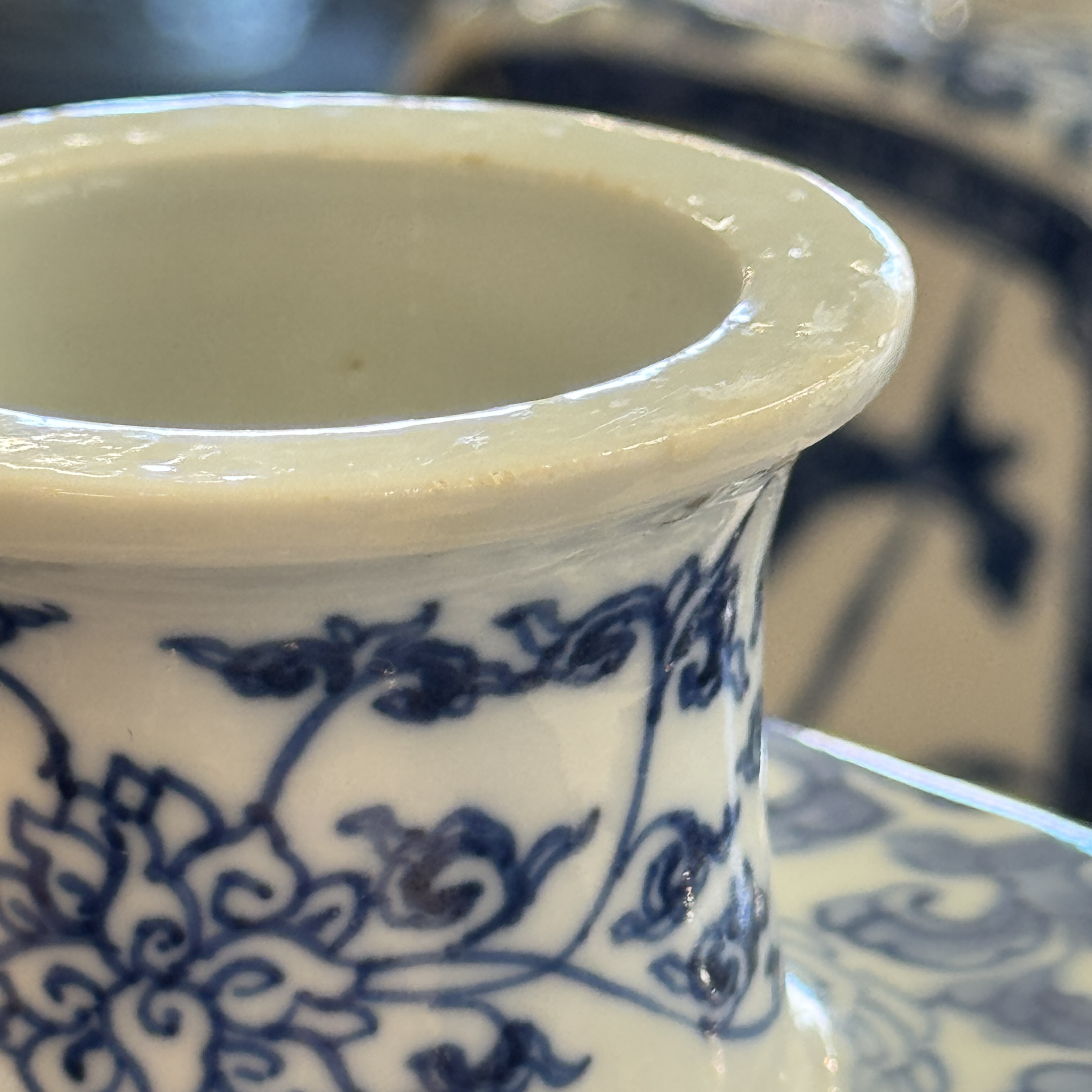 A pair of Chinese blue and white 'Blossoming Flower Branches' square flasks and covers — 照片 74