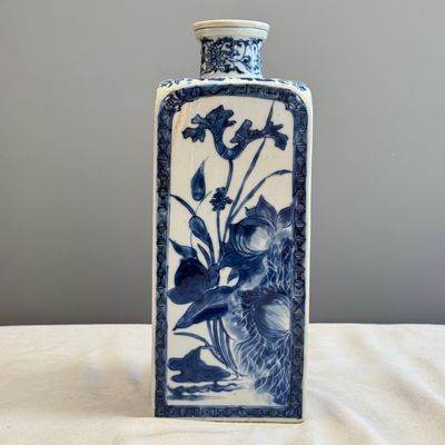 A pair of Chinese blue and white 'Blossoming Flower Branches' square flasks and covers — 照片 10