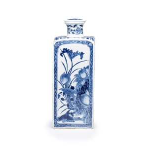 A pair of Chinese blue and white 'Blossoming Flower Branches' square flasks and covers — 照片 13