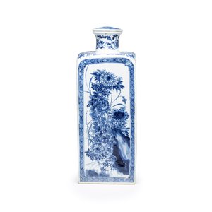 A pair of Chinese blue and white 'Blossoming Flower Branches' square flasks and covers — 照片 14