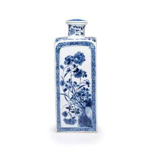 A pair of Chinese blue and white 'Blossoming Flower Branches' square flasks and covers — 照片 15