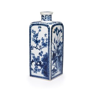 A pair of Chinese blue and white 'Blossoming Flower Branches' square flasks and covers — 照片 2