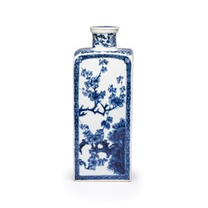 A pair of Chinese blue and white 'Blossoming Flower Branches' square flasks and covers — 照片 3