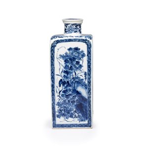 A pair of Chinese blue and white 'Blossoming Flower Branches' square flasks and covers — 照片 5