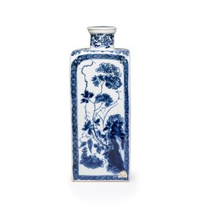 A pair of Chinese blue and white 'Blossoming Flower Branches' square flasks and covers — 照片 6