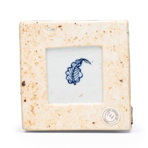 A pair of Chinese blue and white 'Blossoming Flower Branches' square flasks and covers — 照片 8