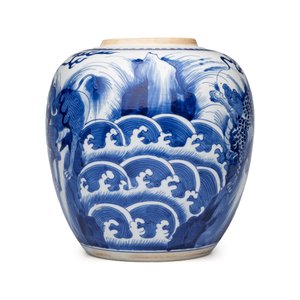 A pair of Chinese blue and white 'Mythical Beast' jars with later wooden covers and stands — 照片 19