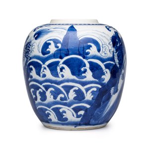 A pair of Chinese blue and white 'Mythical Beast' jars with later wooden covers and stands — 照片 5