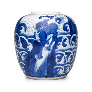 A pair of Chinese blue and white 'Mythical Beast' jars with later wooden covers and stands — 照片 6