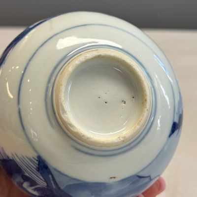 A pair of Chinese blue and white 'Scholars in a River Landscape' bottle vases — foto 9