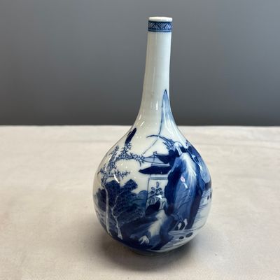 A pair of Chinese blue and white 'Scholars in a River Landscape' bottle vases — foto 17