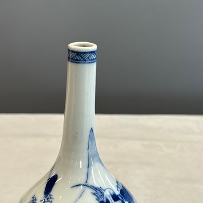 A pair of Chinese blue and white 'Scholars in a River Landscape' bottle vases — foto 19