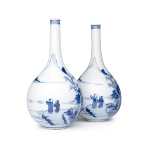 A pair of Chinese blue and white 'Scholars in a River Landscape' bottle vases — foto 1