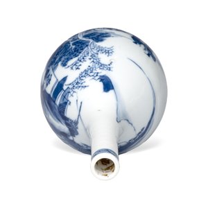 A pair of Chinese blue and white 'Scholars in a River Landscape' bottle vases — foto 12