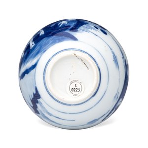 A pair of Chinese blue and white 'Scholars in a River Landscape' bottle vases — foto 7