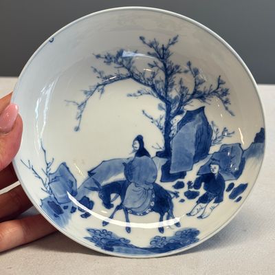 A pair of Chinese blue and white 'Ta Xue Xun Mei 踏雪尋梅' plates — 照片 2