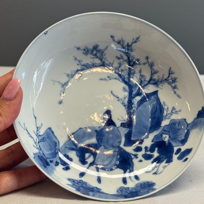 A pair of Chinese blue and white 'Ta Xue Xun Mei 踏雪尋梅' plates — 照片 3