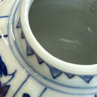 A pair of Chinese blue and white covered mustard pots with floral design — 照片 16