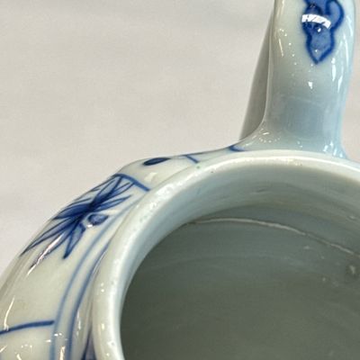 A pair of Chinese blue and white covered mustard pots with floral design — 照片 17