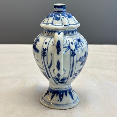 A pair of Chinese blue and white covered mustard pots with floral design — 照片 39
