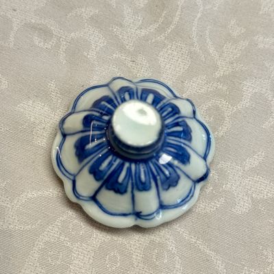 A pair of Chinese blue and white covered mustard pots with floral design — 照片 46