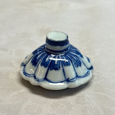 A pair of Chinese blue and white covered mustard pots with floral design — 照片 47