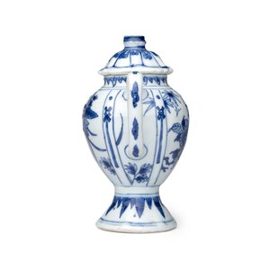 A pair of Chinese blue and white covered mustard pots with floral design — 照片 11