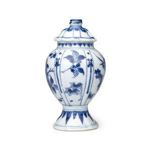 A pair of Chinese blue and white covered mustard pots with floral design — 照片 13