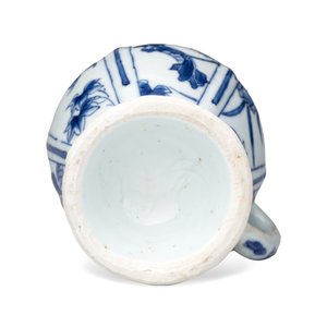 A pair of Chinese blue and white covered mustard pots with floral design — 照片 17