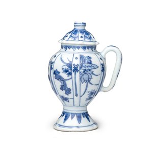 A pair of Chinese blue and white covered mustard pots with floral design — 照片 2