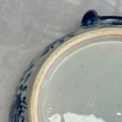 A pair of Chinese blue and white covered tureens with floral design — photo 16