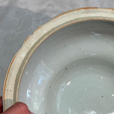 A pair of Chinese blue and white covered tureens with floral design — photo 64