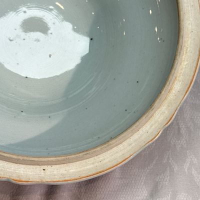 A pair of Chinese blue and white covered tureens with floral design — photo 66