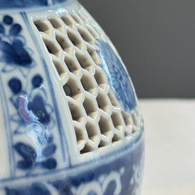 A pair of Chinese blue and white double-walled 'Linglong' hookah bases  — photo 9