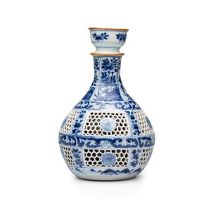 A pair of Chinese blue and white double-walled 'Linglong' hookah bases  — photo 2