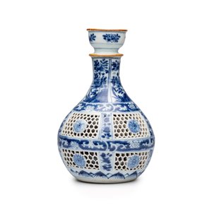 A pair of Chinese blue and white double-walled 'Linglong' hookah bases  — photo 3