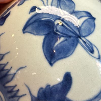 A pair of Chinese blue and white jars with floral design — photo 35