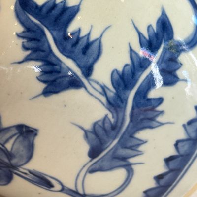 A pair of Chinese blue and white jars with floral design — photo 37