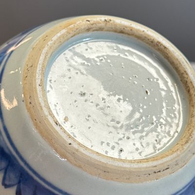 A pair of Chinese blue and white jars with floral design — photo 48