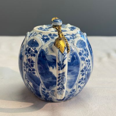 A pair of Chinese blue and white lotus-shaped teapots with mounts — photo 6