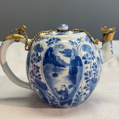 A pair of Chinese blue and white lotus-shaped teapots with mounts — photo 7