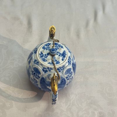 A pair of Chinese blue and white lotus-shaped teapots with mounts — photo 9