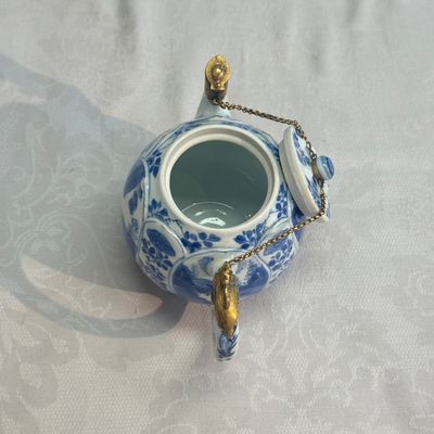 A pair of Chinese blue and white lotus-shaped teapots with mounts — photo 10